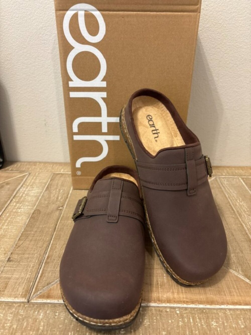 NEW Earth Water Resistant Evelin3 Dark Brown Clogs Women Size 9 Wide